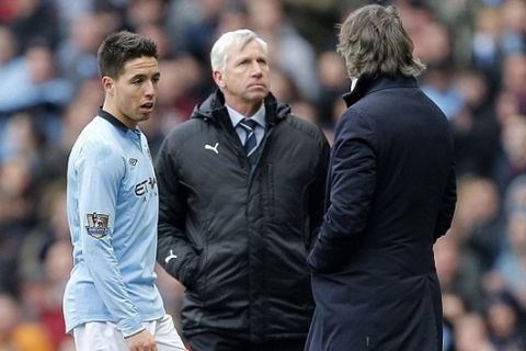 Manchester City's Samir Nasri speaks with Roberto Mancini as he gets substituted..Manchester City v Newcastle United- Barclays Premier League - City Of Manchester Stadium, Manchester- 30/03/13 - Picture David Klein/Sportimage
