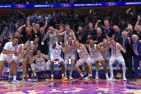 EuroBasket 2022: Η απονομή του χάλκινου μεταλλίου στην Γερμανία