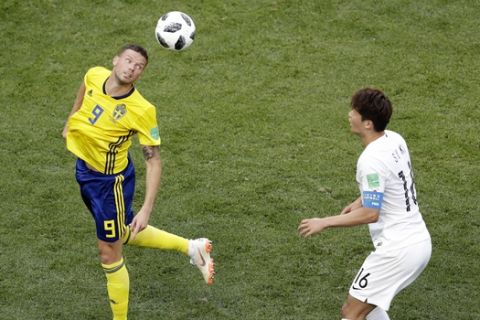 Sweden's Marcus Berg, right, head the ball as South Korea's Ki Sung-yueng looks at him during the group F match between Sweden and South Korea at the 2018 soccer World Cup in the Nizhny Novgorod stadium in Nizhny Novgorod, Russia, Monday, June 18, 2018. (AP Photo/Michael Sohn)
