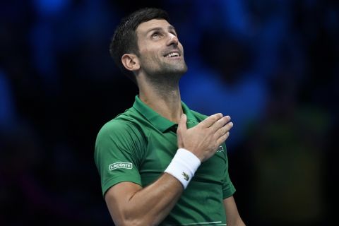 Ο Τζόκοβιτς πανηγυρίζει στον τελικό των ATP Finals