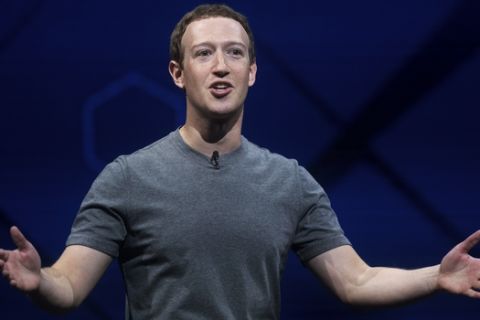 ARCHIVO - En esta imagen del 18 de abril de 2017, el director general de Facebook, Mark Zuckerberg, habla en la conferencia anual de desarrolladores F8 de la compañía en San José, California. (AP Foto/Noah Berger, Archivo)