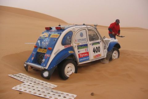 Τα πιο "περίεργα" οχήματα που αγωνίστηκαν ποτέ στο Rally Dakar