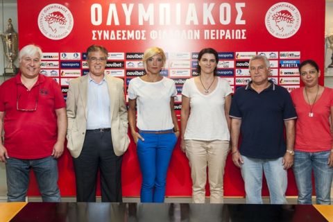 Η παρουσίαση της γυναικείας ομάδας μπάσκετ του Ολυμπιακού