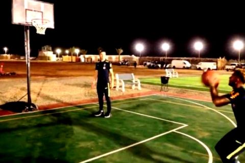 Βραζιλία - Αργεντινή: Ο Νεϊμάρ το "έριξε" στο μπάσκετ παραμονή του ματς (VIDEO)