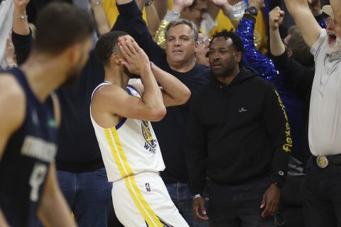 Golden State Warriors guard Stephen Curry, middle left, gestures after shooting a 3-point basket against the Dallas Mavericks during the second half of Game 2 of the NBA basketball playoffs Western Conference finals in San Francisco, Friday, May 20, 2022. (AP Photo/Jed Jacobsohn)