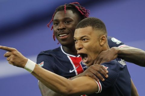 Ο Εμπαπέ πανηγυρίζει με τον Κεάν γκολ στο Μονακό - Παρί στον τελικό του Κυπέλλου Γαλλίας.