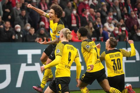 Οι παίκτες της Ντόρτμουντ πανηγυρίζουν γκολ που σημείωσαν κόντρα στη Μάιντς για την Bundesliga 2021-2022 στη "Μέβα Αρένα", Μάιντς | Τετάρτη 16 Μαρτίου 2022