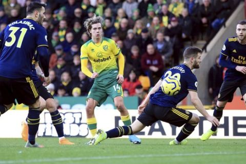 Norwich City's Todd Cantwell, centre left,  scores his side's second goal of the game against Arsenal during their English Premier League soccer match at Carrow Road in Norwich, England, Sunday Dec. 1, 2019. (Adam Davy/PA via AP)
