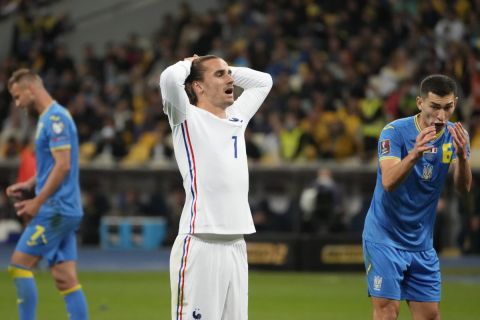 Ο Αντουάν Γκριεζμάν της Γαλλίας σε στιγμιότυπο του αγώνα με την Ουκρανία για τους προκριματικούς ομίλους του Παγκοσμίου Κυπέλλου 2022 στο "Ολιμπίνσκι", Κίεβο | Σάββατο 4 Σεπτεμβρίου 2021