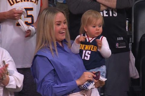 NBA, Γιόκιτς: Όμορφη στιγμή με την κόρη του να του δείχνει το δαχτυλίδι του πρωταθλητή