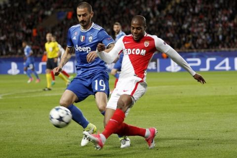 Juventus' Leonardo Bonucci, left, challenges for the ball with Monaco's Djibril Sidibe during the Champions League semifinal first leg soccer match between Monaco and Juventus at the Louis II stadium in Monaco, Wednesday, May 3, 2017. (AP Photo/Claude Paris)