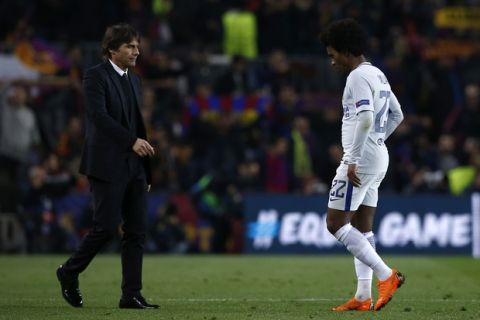 Chelsea's Willian walks towards Chelsea head coach Antonio Conte, left, at the end of the Champions League round of sixteen second leg soccer match between FC Barcelona and Chelsea at the Camp Nou stadium in Barcelona, Spain, Wednesday, March 14, 2018. (AP Photo/Manu Fernandez)