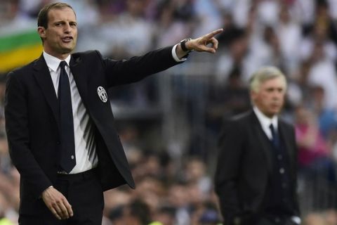 Juventus' coach Massimiliano Allegri (L) and Real Madrid's Italian coach Carlo Ancelotti stand on the sidelines during the UEFA Champions League semi-final second leg football match Real Madrid FC vs Juventus at the Santiago Bernabeu stadium in Madrid on May 13, 2015.   AFP PHOTO/ JAVIER SORIANO        (Photo credit should read JAVIER SORIANO/AFP/Getty Images)