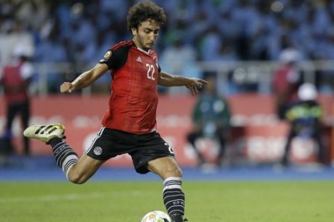 Egypt's Amr Warda scores his penalty during a penalty shoot out at the end of the African Cup of Nations semifinal soccer match between Burkina Faso and Egypt at the Stade de l'Amitie, in Libreville, Gabon, Wednesday, Feb. 1, 2017. Egypt defeated Burkins Faso 4-3 in a penalty shoot out after the game ended tied 1-1. (AP Photo/Sunday Alamba)