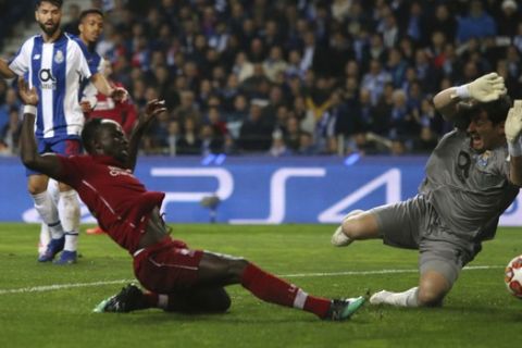 Liverpool's Sadio Mane, left, scores his side's opening goal against Porto goalkeeper Iker Casillas during the Champions League quarterfinal, 2nd leg, soccer match between FC Porto and Liverpool at the Dragao stadium in Porto, Portugal, Wednesday, April 17, 2019. (AP Photo/Armando Franca)