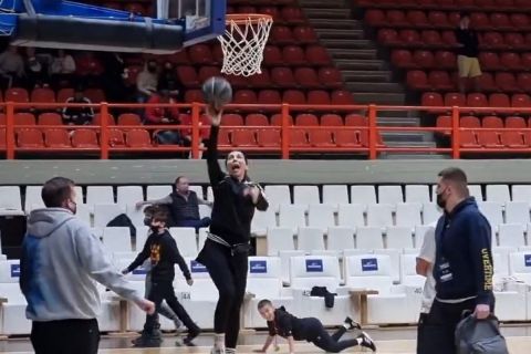 Η Ολυμπία Χοψονίδου είναι και μεγάλη μπασκετμπολίστρια: Το lay up που τρέλανε την Πάτρα