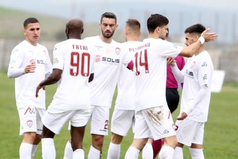 Super League 2: Η ΑΕΛ έκλεισε θετικά την κανονική διάρκεια, ο Μακεδονικός πήρε βαθμό στο Σεραφείδειο και μπήκε στα playoffs