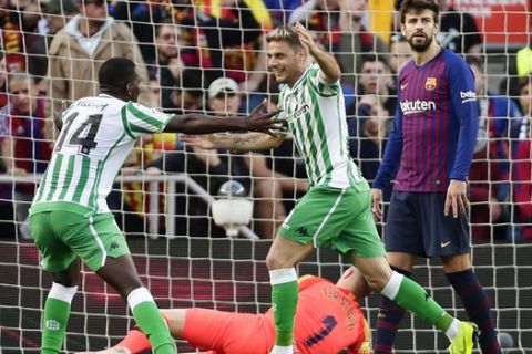 Betis' Joaquin Sanchez, second right, celebrates after scoring with teammates his side's second goal during the Spanish La Liga soccer match between FC Barcelona and Betis at the Camp Nou stadium in Barcelona, Spain, Sunday, Nov. 11, 2018. (AP Photo/Manu Fernandez)