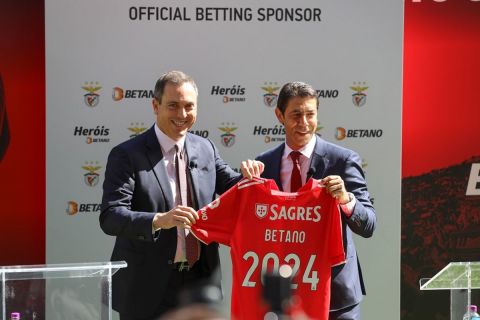 Ο CEO της Kaizen Gaming, κύριος Γιώργος Δασκαλάκης με τον πρόεδρο της Benfica, Ρουί Κόστα