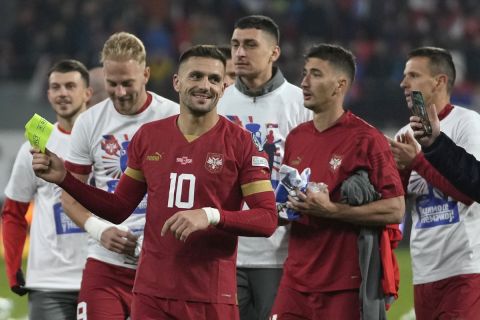 Οι παίκτες της Σερβίας πανηγυρίζουν την πρόκριση στα τελικά του Euro 2024 στο "Ντουμπότσιτσα", Λέσκοβατς | Κυριακή 19 Νοεμβρίου 2023