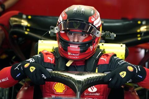 Ο Κάρλος Σάινθ στο GP των ΗΠΑ στο Όστιν βγαίνει από το μονοθέσιο της Ferrari