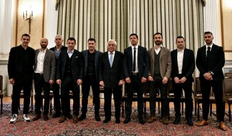 Συνάντηση του Προέδρου της Δημοκρατίας με την Εθνική ομάδα ποδοσφαίρου, που στεύθηκε πρωταθλήτρια Ευρώπης στο Euro 2004, Τετάρτη  27 Μαρτίου 2019.  (EUROKINISSI/ ΜΙΧΑΛΗΣ ΚΑΡΑΓΙΑΝΝΗΣ)