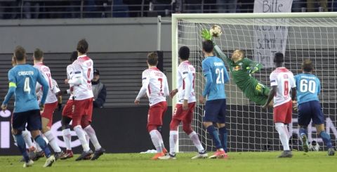 Zenit's Domenico Criscito, left, scores his side's first goal during the Europa League round of sixteen first leg soccer match between RB Leipzig and FC Zenit St. Petersburg in Leipzig, Germany, Thursday, March 8, 2018. (AP Photo/Jens Meyer)