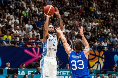 Ο Τάιλερ Ντόρσεϊ της Εθνικής Ελλάδας σε στιγμιότυπο κόντρα στην Ιταλία για τη φάση των ομίλων του EuroBasket 2022 στο "Μεντιολάνουμ Φόρουμ", Μιλάνο | Σάββατο 3 Σεπτεμβρίου 2022