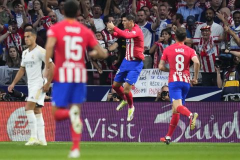 Ο Άλβαρο Μοράτα της Ατλέτικο πανηγυρίζει γκολ που σημείωσε κόντρα στη Ρεάλ για τη La Liga 2023-2024 στο "Μετροπολιτάνο", Μαδρίτη | Κυριακή 24 Σεπτεμβρίου 2023