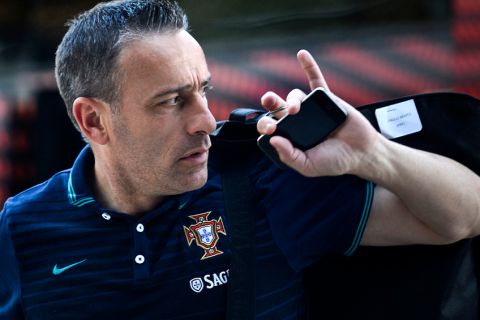 Portugal team coach Paulo Bento arrives at the airport in Lisbon on June 2, 2014 prior to the departure of the Portuguese National team to the US in preparation for the Brazil World Cup Championship 2014. AFP PHOTO/ PATRICIA DE MELO MOREIRA