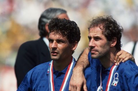 LOS ANGELES, UNITED STATES - JULY 17:  Roberto Baggio and Franco Baresi of Italy after the World Cup final match between Brazil and Argentina on July 17, 1994 in Los Angeles, United States.  (Photo by Henri Szwarc/Bongarts/Getty Images)
