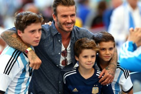 RIO DE JANEIRO, BRAZIL - JULY 13:  Former England international David Beckham and sons Brooklyn Beckham (L), Cruz Beckham (2nd R) and Romeo Beckham (R) prior to the 2014 FIFA World Cup Brazil Final match between Germany and Argentina at Maracana on July 13, 2014 in Rio de Janeiro, Brazil.  (Photo by Michael Steele/Getty Images)