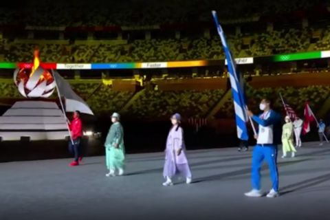 Ολυμπιακοί Αγώνες: Η είσοδος του σημαιοφόρου Γιάννη Φουντούλη στην Τελετή Λήξης