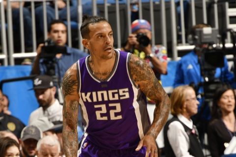 ORLANDO, FL - NOVEMBER 3: Matt Barnes #22 of the Sacramento Kings handles the ball during the game against the Orlando Magic on November 3, 2016 at Amway Center in Orlando, Florida. NOTE TO USER: User expressly acknowledges and agrees that, by downloading and or using this photograph, User is consenting to the terms and conditions of the Getty Images License Agreement. Mandatory Copyright Notice: Copyright 2016 NBAE (Photo by Fernando Medina/NBAE via Getty Images)