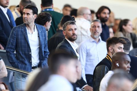 Τσιάρτας, Σεϊταρίδης και άλλοι πρώην παίκτες της Εθνικής  ομάδας στην εξέδρα