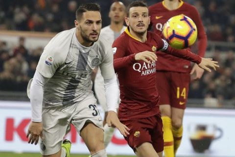 Inter Milan's Danilo D'Ambrosio, left, challenges for the ball with Roma's Alessandro Florenzi during the Serie A soccer match between Roma and Inter Milan at the Rome Olympic stadium, Sunday, Dec. 2, 2018. (AP Photo/Andrew Medichini)