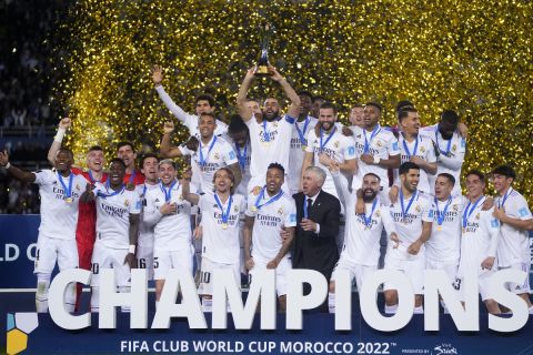 Οι παίκτες της Ρεάλ Μαδρίτης πανηγυρίζουν την κατάκτηση του Παγκοσμίου Κυπέλλου Συλλόγων | 11 Φεβρουαρίου 2023