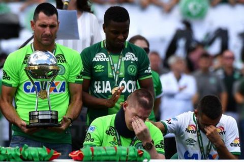 Οι επιζώντες της Σαπεκοένσε σήκωσαν το Copa Sudamericana