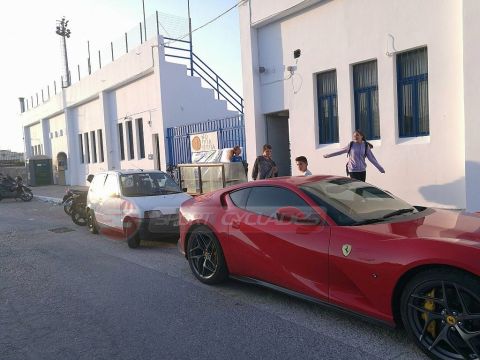 Εντυπωσιάζει η Ferrari του Μανωλά στη Νάξο