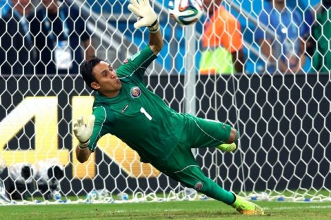 RECIFE, BRAZIL - JUNE 29: Keylor Navas of Costa Rica saves a penalty kick by Theofanis Gekas of Greece (not pictured) during the 2014 FIFA World Cup Brazil Round of 16 match between Costa Rica and Greece at Arena Pernambuco on June 29, 2014 in Recife, Brazil.  (Photo by Jeff Gross/Getty Images)