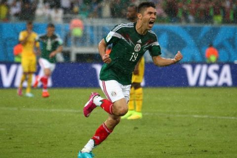 NATAL, BRAZIL - JUNE 13:  Oribe Peralta of Mexico celebrates his goal in the second half during the 2014 FIFA World Cup Brazil Group A match between Mexico and Cameroon at Estadio das Dunas on June 13, 2014 in Natal, Brazil.  (Photo by Julian Finney/Getty Images)