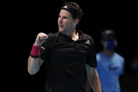Ο Ντόμινικ Τιμ πανηγυρίζει τη μεγάλη του νίκη απέναντι στον Ραφαέλ Ναδάλ για το ATP Finals