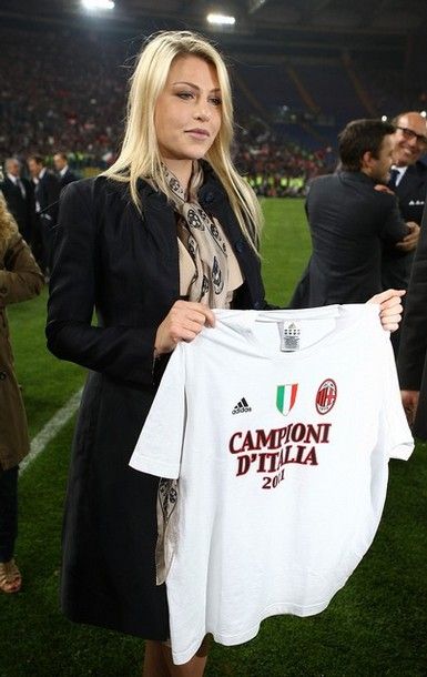 ROME, ITALY - MAY 07:  Barbara Berlusconi celebrates after AC Milan claimed the Serie A title following victory in the Serie A match between AS Roma and AC Milan at Stadio Olimpico on May 7, 2011 in Rome, Italy.  (Photo by Paolo Bruno/Getty Images)