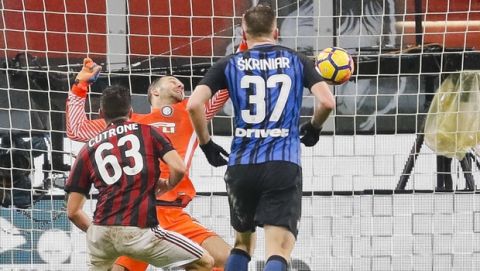 AC Milan's Patrick Cutrone, left, scores for his team during an Italian Cup quarter-final soccer match between Milan and Inter Milan at the San Siro stadium in Milan, Italy, Wednesday, Dec. 27, 2017. (AP Photo/Antonio Calanni)