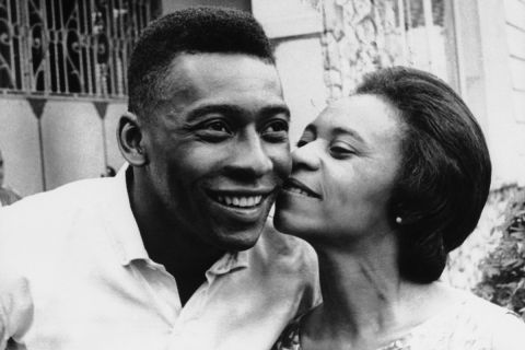 Ο Πελέ με την μητέρα του, Σελέστε τον Μάιο του 1965