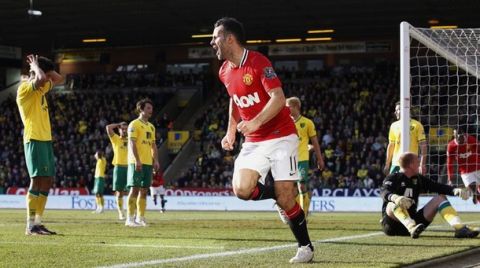 Manchester United's Ryan Giggs (C) celebrates after scoring during their English Premier League soccer match against Norwich City at Carrow Road in Norwich, south-east England, February 26, 2012.   REUTERS/Darren Staples   (BRITAIN - Tags: SPORT SOCCER TPX IMAGES OF THE DAY) FOR EDITORIAL USE ONLY. NOT FOR SALE FOR MARKETING OR ADVERTISING CAMPAIGNS. NO USE WITH UNAUTHORIZED AUDIO, VIDEO, DATA, FIXTURE LISTS, CLUB/LEAGUE LOGOS OR "LIVE" SERVICES. ONLINE IN-MATCH USE LIMITED TO 45 IMAGES, NO VIDEO EMULATION. NO USE IN BETTING, GAMES OR SINGLE CLUB/LEAGUE/PLAYER PUBLICATIONS