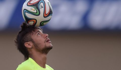 GOIANIA, BRAZIL - JUNE 02: Neymar in action during a training session of the Brazilian national football team at the Serra Dourada Stadium on June 02, 2014 in Goiania, Brazil. (Photo by Buda Mendes/Getty Images)