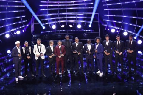 Host Idris Elba, center, poses with the 11 players of the top team with players David De Gea, Dani Alves, Marcelo, Sergio Ramos, Raphael Varane, Eden Hazard, N'Golo Kante, Luka Modric, Cristiano Ronaldo, Kylian Mbappe and Lionel Messi during the ceremony of the Best FIFA Football Awards in the Royal Festival Hall in London, Britain, Monday, Sept. 24, 2018. (AP Photo/Frank Augstein)