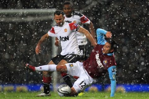 LONDON, ENGLAND - NOVEMBER 30:  Pablo Barrera of West Ham United is challenged by Ryan Giggs of Manchester United during the Carling Cup Quarter Final match between West Ham United and Manchester United at the Boleyn Ground on November 30, 2010 in London, England.  (Photo by Mark Thompson/Getty Images)