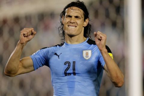 Edinson Cavani plays the ball during a 2018 Russia World Cup qualifying soccer match against Paraguay in Asuncion, Paraguay, Tuesday, Sept. 5, 2017.(AP Photo/Jorge Saenz)